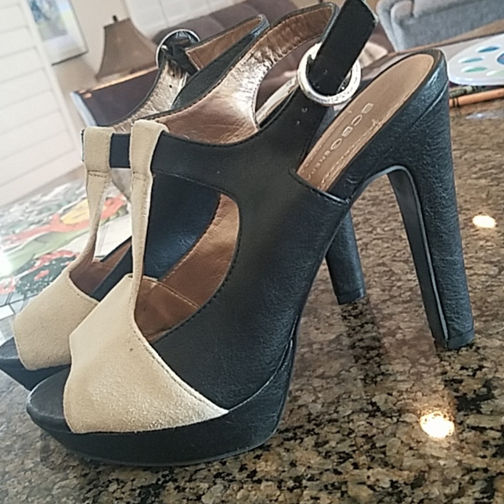 BCBG platform mary janes!